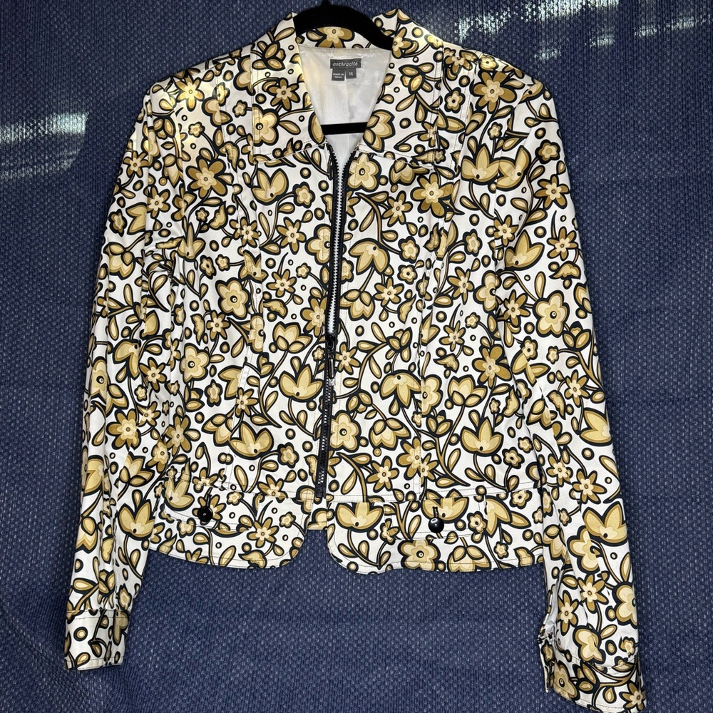 Chic Anthracite Floral Blazer in Gold and White